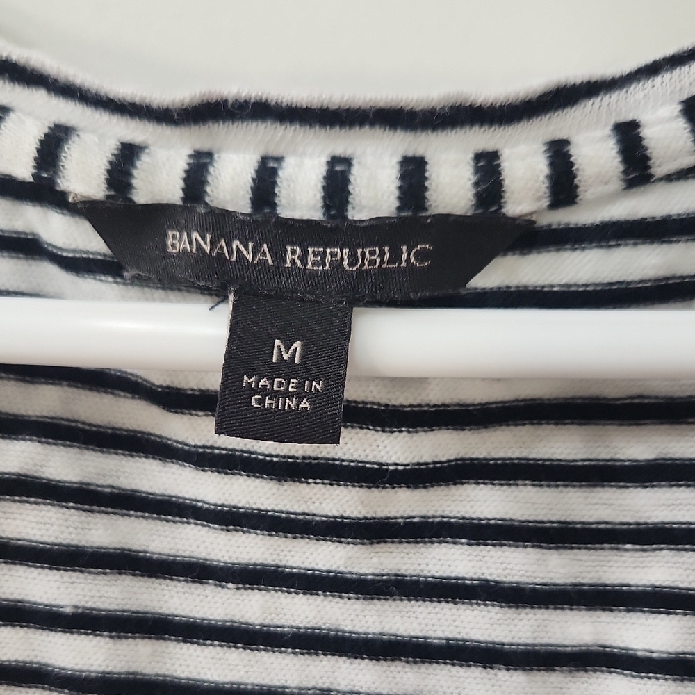 Banana Republic Striped V-Neck Tee in Black and White - Picture 2 of 6